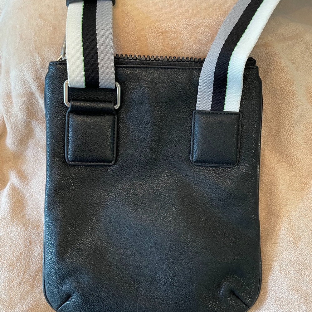 Hugo Boss Leather Messenger - Picture 4 of 6